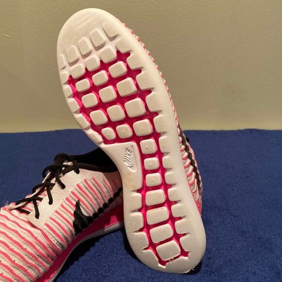 Nike Girl's 7 Roshe Two 2 Flyknit Pink & White Running Shoe Sneakers 844620-600 - Picture 9 of 10